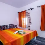 Vikendica 4 Bedroom Lovely In Hrboki