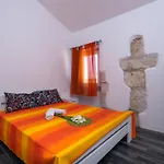 Vikendica 4 Bedroom Lovely In