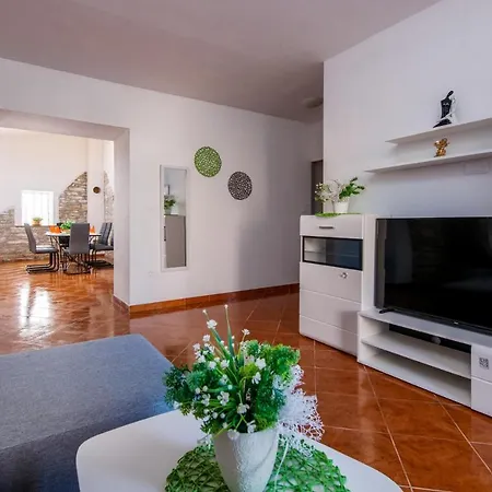 Stunning In With Wifi Holiday home Hrboki