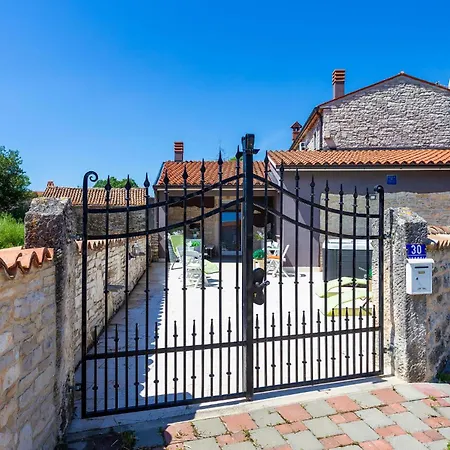 Vikendica 4 Bedroom Lovely In Hrboki